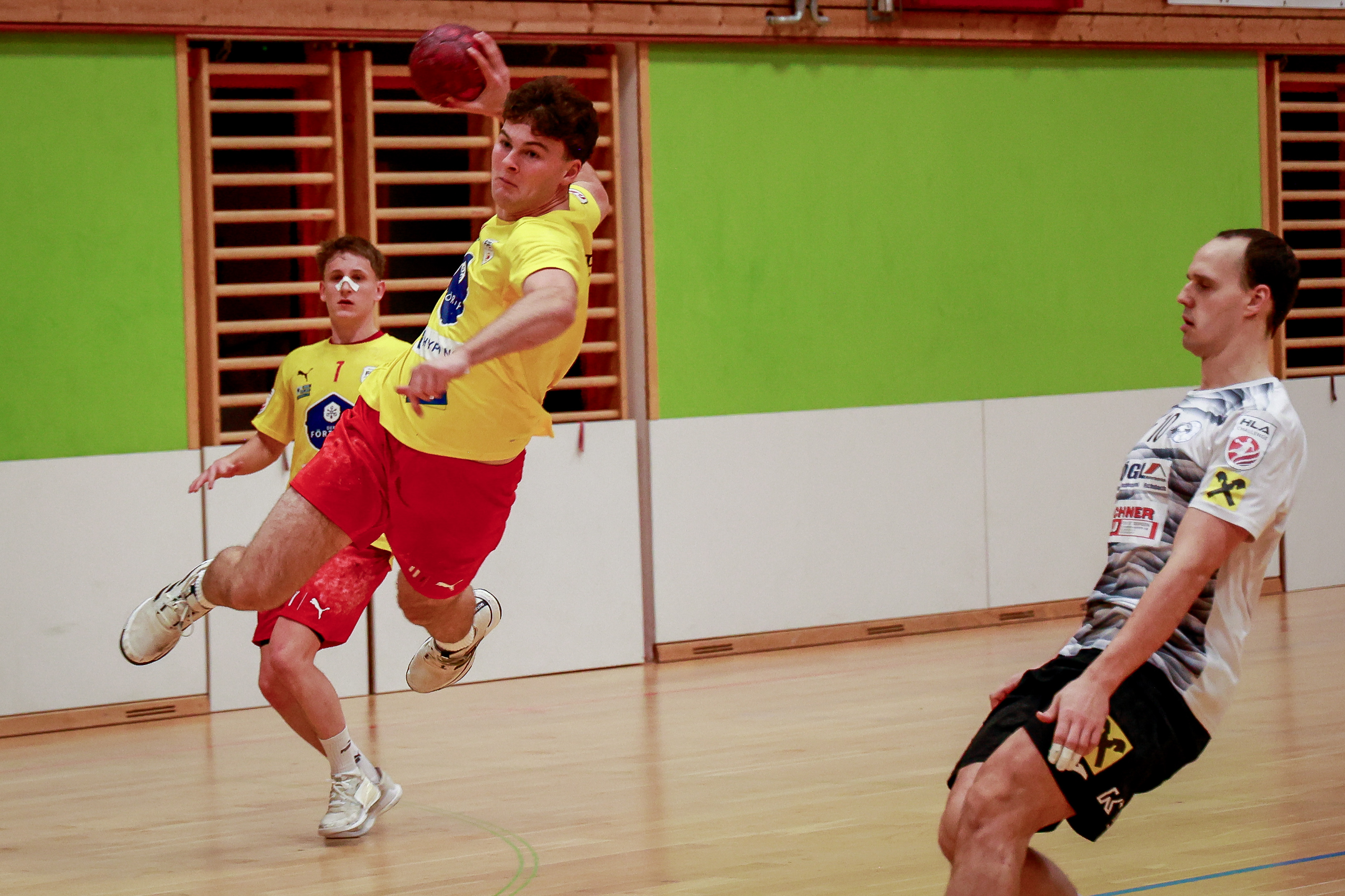 KREMS-LANGENLOIS feiert Heimsieg, Hard ist in Gruppe WEST Winterkönig!