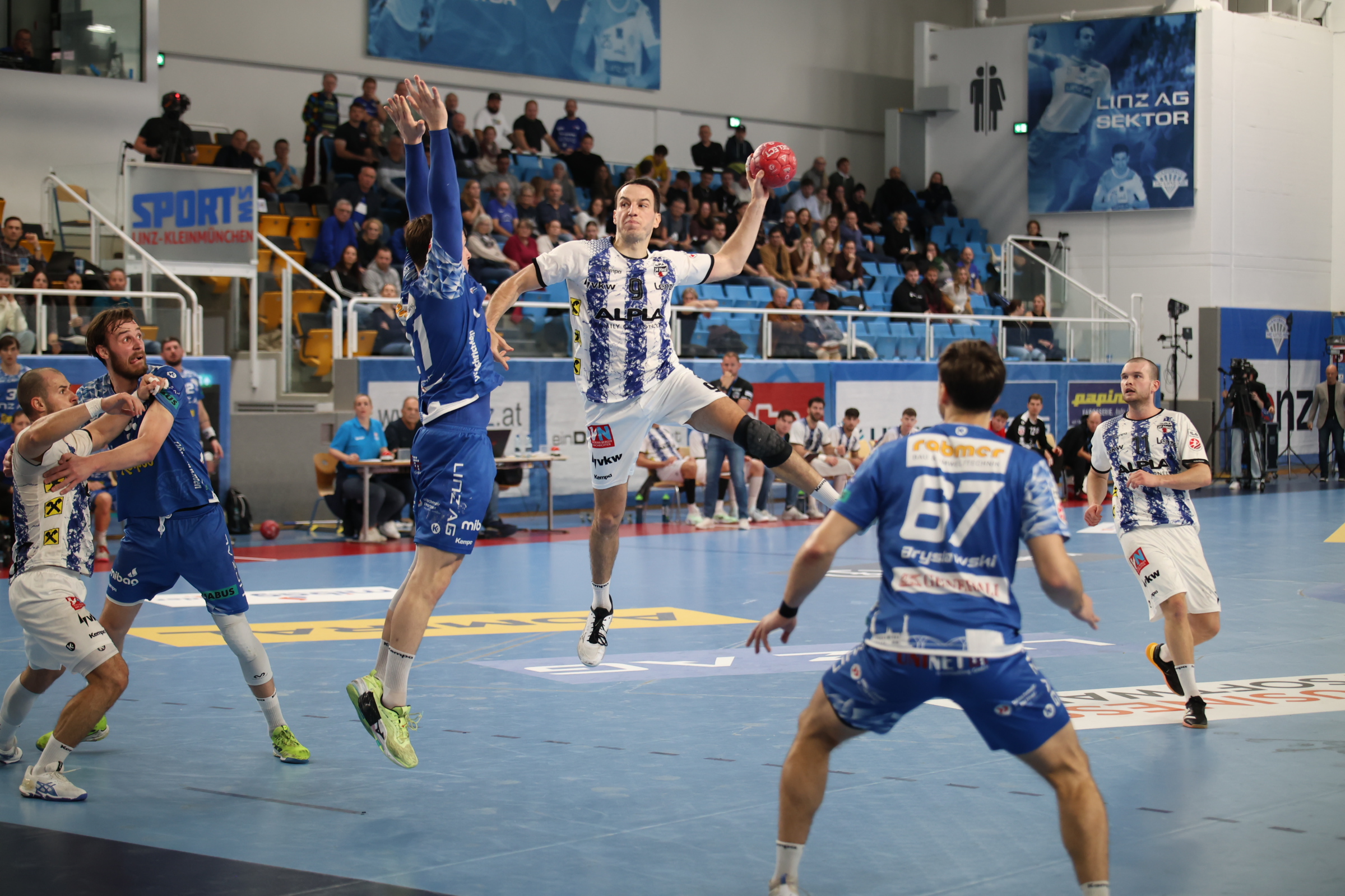 Hollabrunn jubelt erstmals, Lipizzanerheimat gewinnt Derby, Hard holt Big Points in Linz