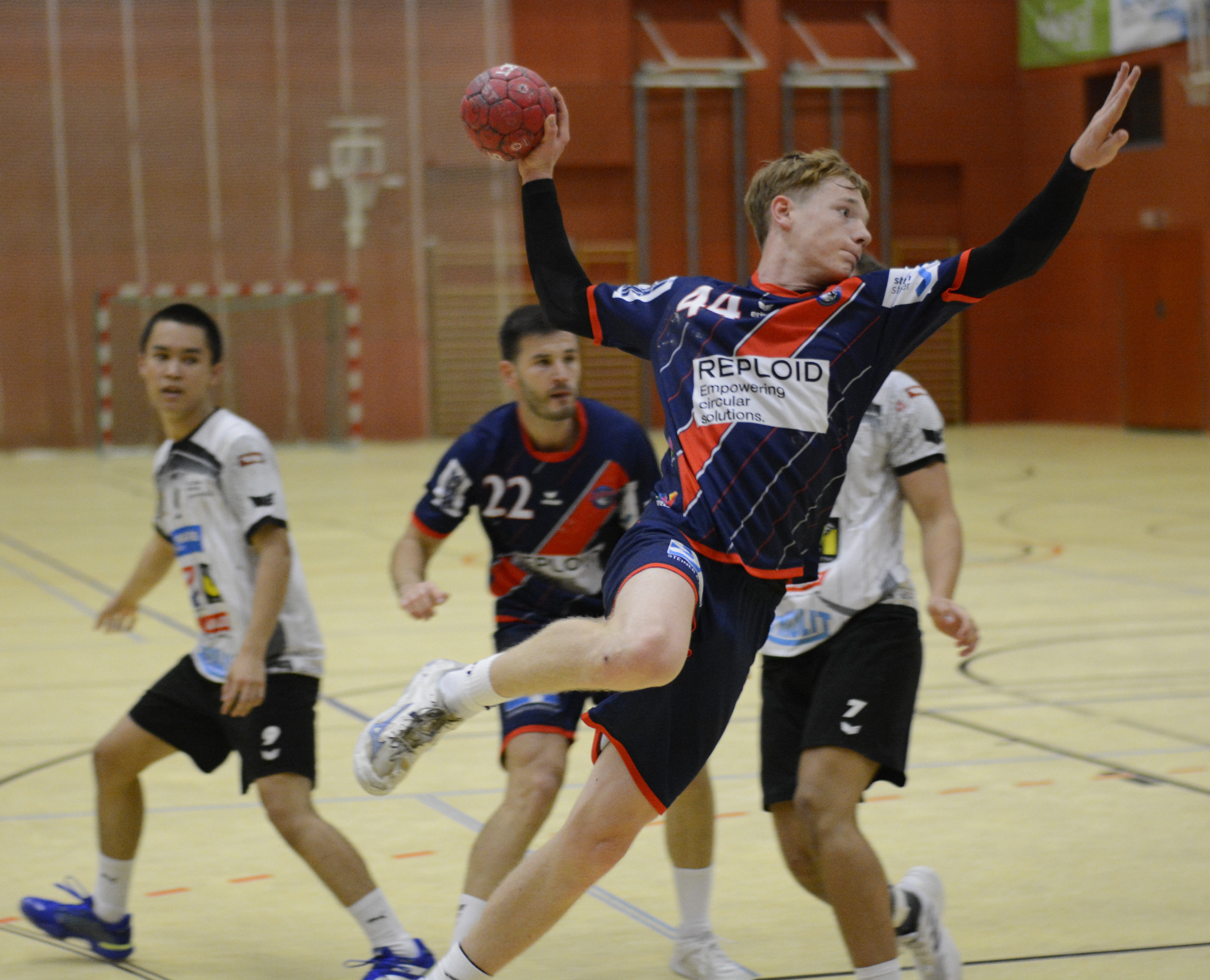 Spiders und Hard punktegleich auf Rang 1,  FALKEN triumphieren vor heimischem Publikum